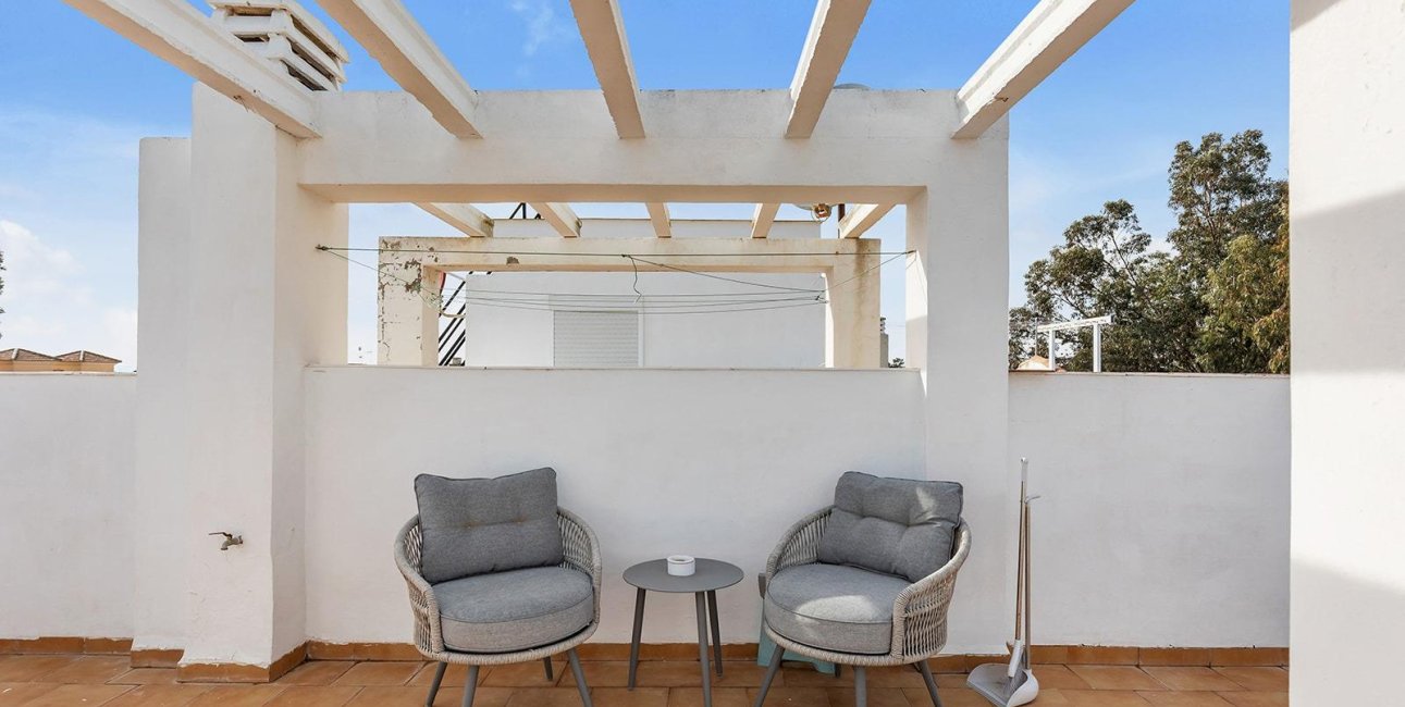 Resale - Villa -
Guardamar del Segura - Urbanizaciones