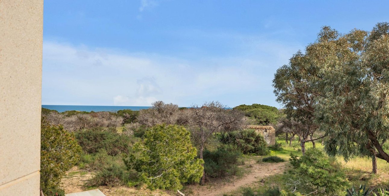 Resale - Villa -
Guardamar del Segura - Urbanizaciones