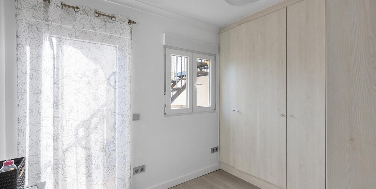 Resale - Villa -
Guardamar del Segura - Urbanizaciones