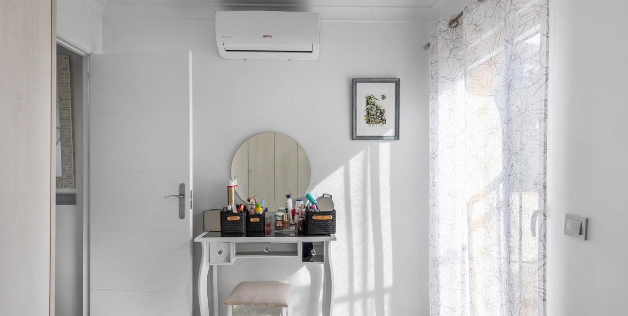 Resale - Villa -
Guardamar del Segura - Urbanizaciones