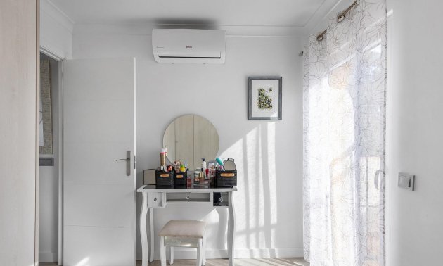 Resale - Villa -
Guardamar del Segura - Urbanizaciones