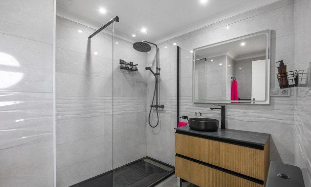 Resale - Villa -
Guardamar del Segura - Urbanizaciones