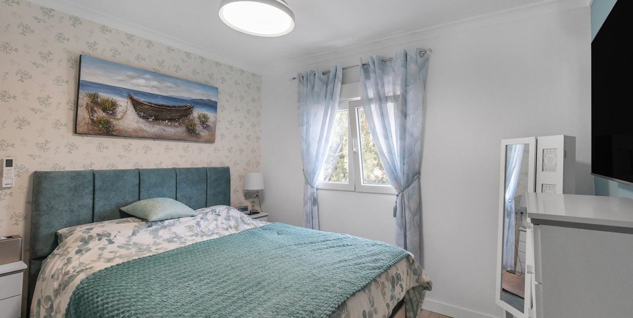 Resale - Villa -
Guardamar del Segura - Urbanizaciones