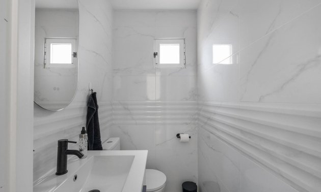 Resale - Villa -
Guardamar del Segura - Urbanizaciones