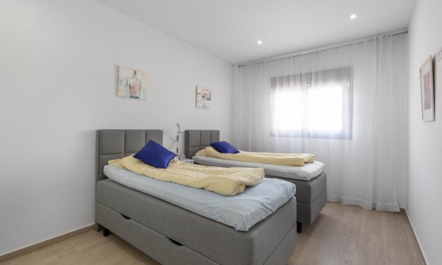 Resale - Apartment / flat -
Torrevieja - Frutales - Rosaleda