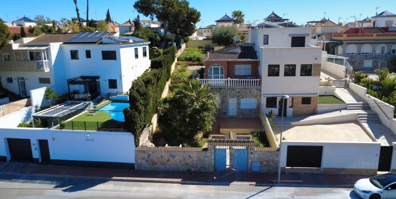 Resale - Villa -
Torrevieja - Los Balcones - Los Altos del Edén