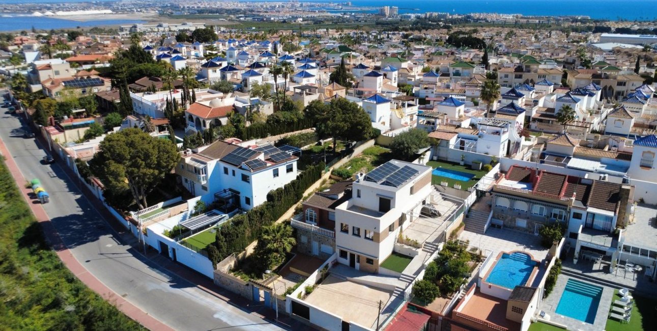 Resale - Villa -
Torrevieja - Los Balcones - Los Altos del Edén