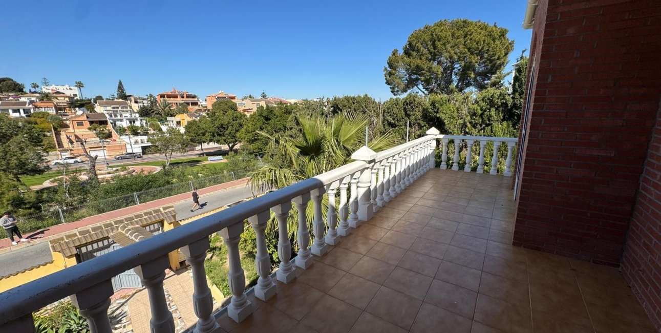 Resale - Villa -
Torrevieja - Los Balcones - Los Altos del Edén