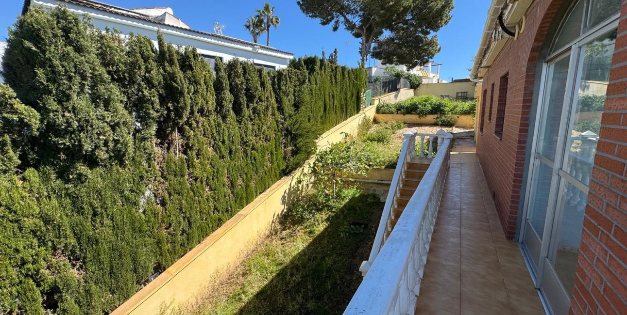 Resale - Villa -
Torrevieja - Los Balcones - Los Altos del Edén