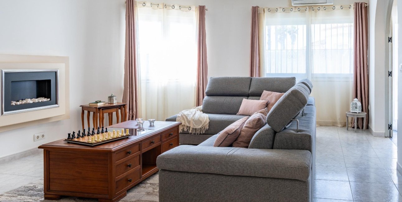 Resale - Villa -
Orihuela Costa - Playa Flamenca