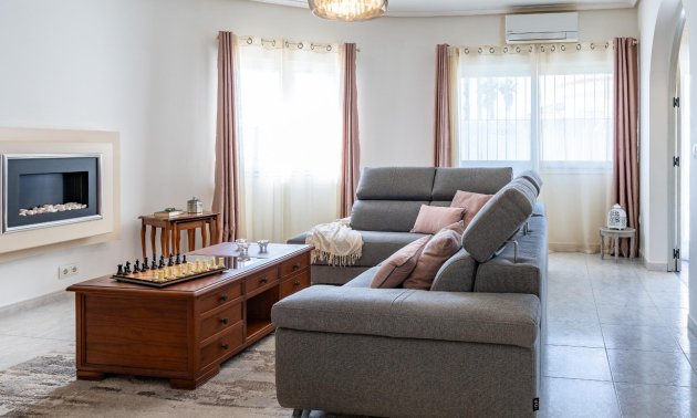 Resale - Villa -
Orihuela Costa - Playa Flamenca