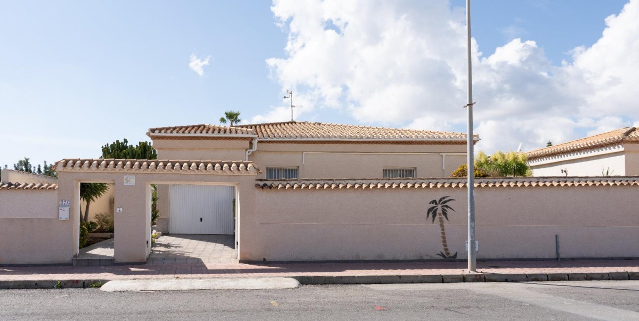 Resale - Villa -
Orihuela Costa - Playa Flamenca