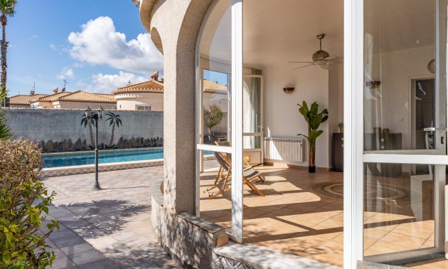 Resale - Villa -
Orihuela Costa - Playa Flamenca