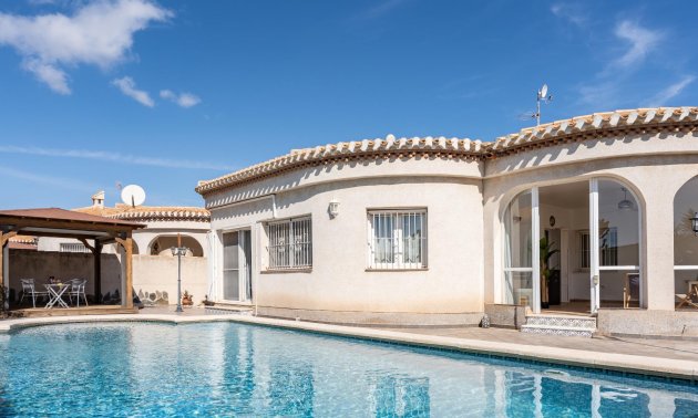 Resale - Villa -
Orihuela Costa - Playa Flamenca
