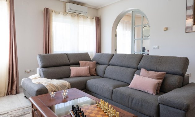 Resale - Villa -
Orihuela Costa - Playa Flamenca