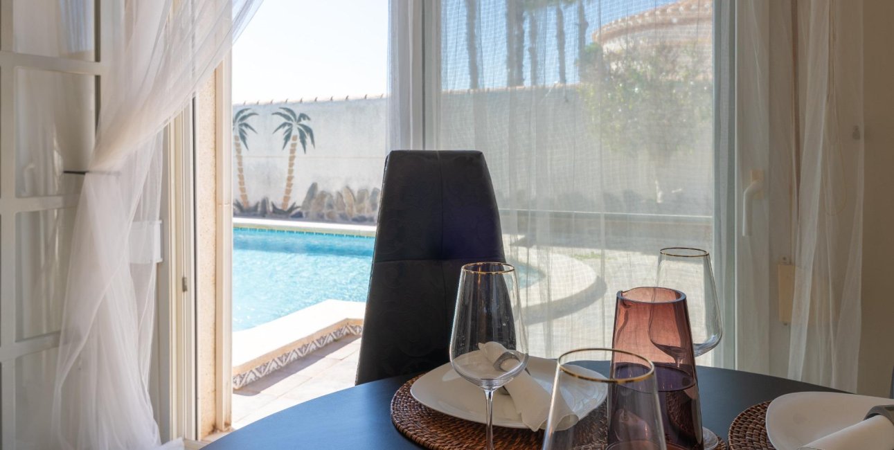 Resale - Villa -
Orihuela Costa - Playa Flamenca