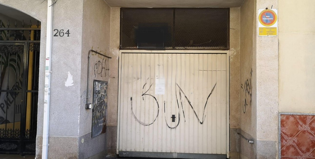 Rynek wtórny - Garaż -
Torrevieja - Playa de los Locos