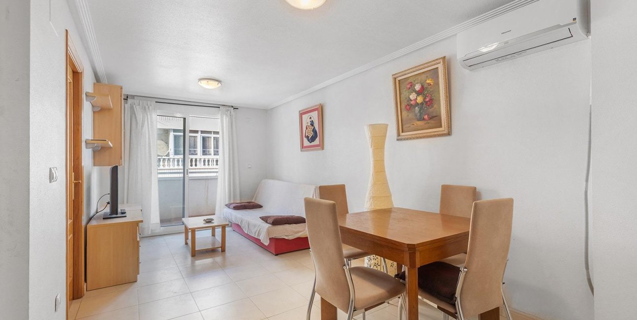 Resale - Apartment / flat -
Torrevieja - Centro