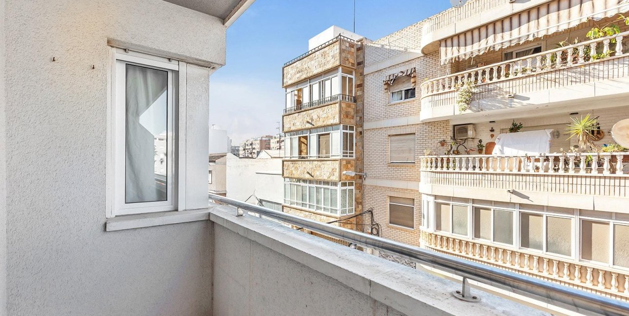 Resale - Apartment / flat -
Torrevieja - Centro