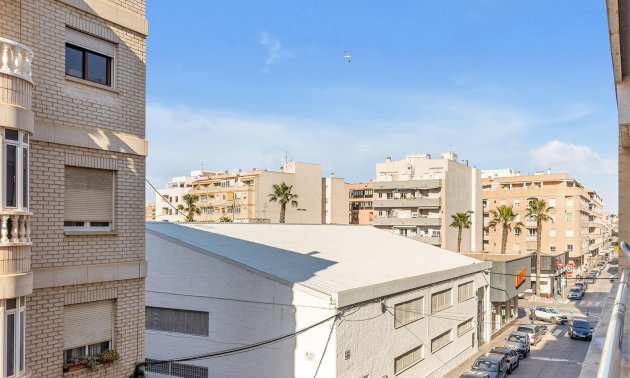Resale - Apartment / flat -
Torrevieja - Centro