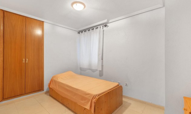 Resale - Apartment / flat -
Torrevieja - Centro