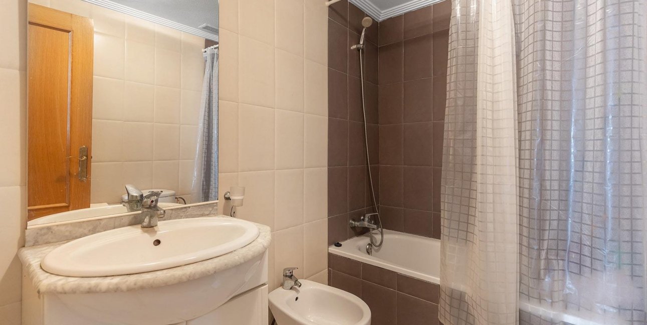 Resale - Apartment / flat -
Torrevieja - Centro