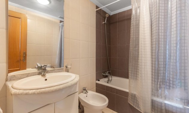 Resale - Apartment / flat -
Torrevieja - Centro