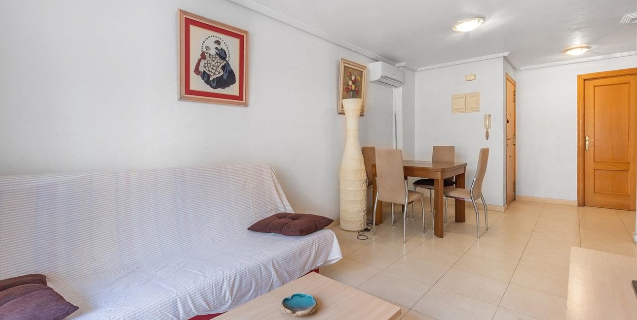 Resale - Apartment / flat -
Torrevieja - Centro