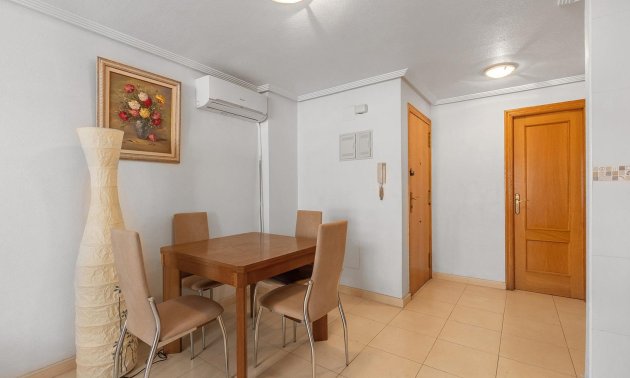 Resale - Apartment / flat -
Torrevieja - Centro