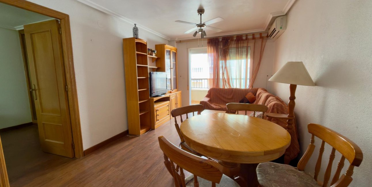 Resale - Apartment / flat -
Torrevieja - Torrevieja - Centre