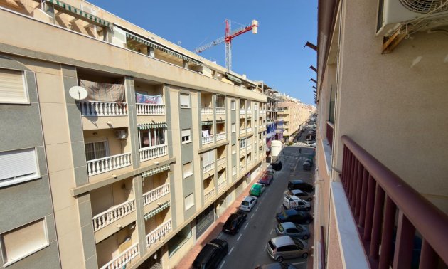 Resale - Apartment / flat -
Torrevieja - Torrevieja - Centre