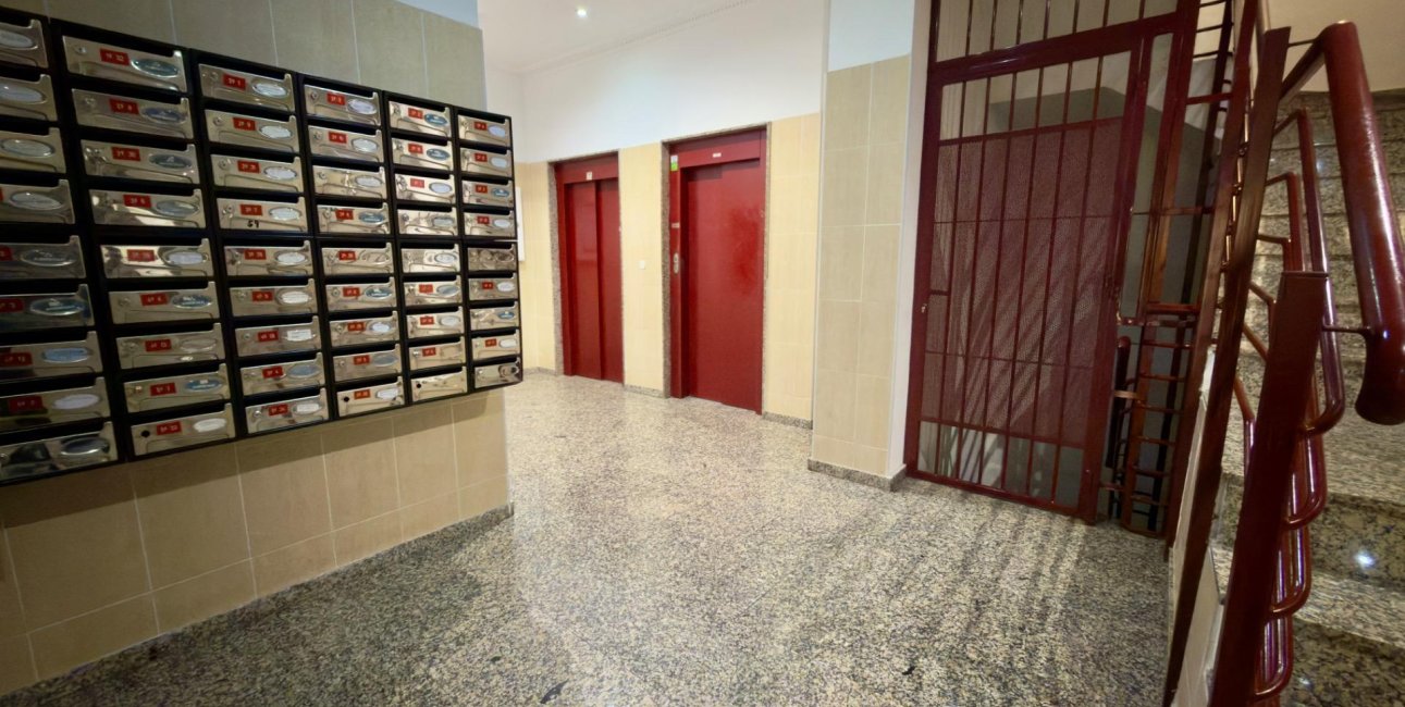 Resale - Apartment / flat -
Torrevieja - Torrevieja - Centre