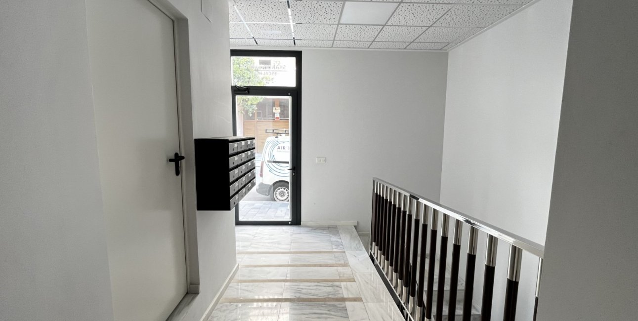 Resale - Apartment / flat -
Torrevieja - Playa de El Cura