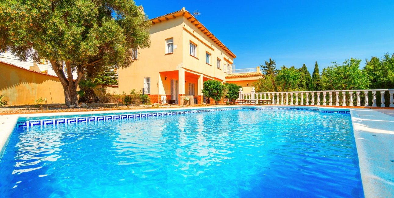 Resale - Villa -
Torrevieja - Cala de cabo cervera