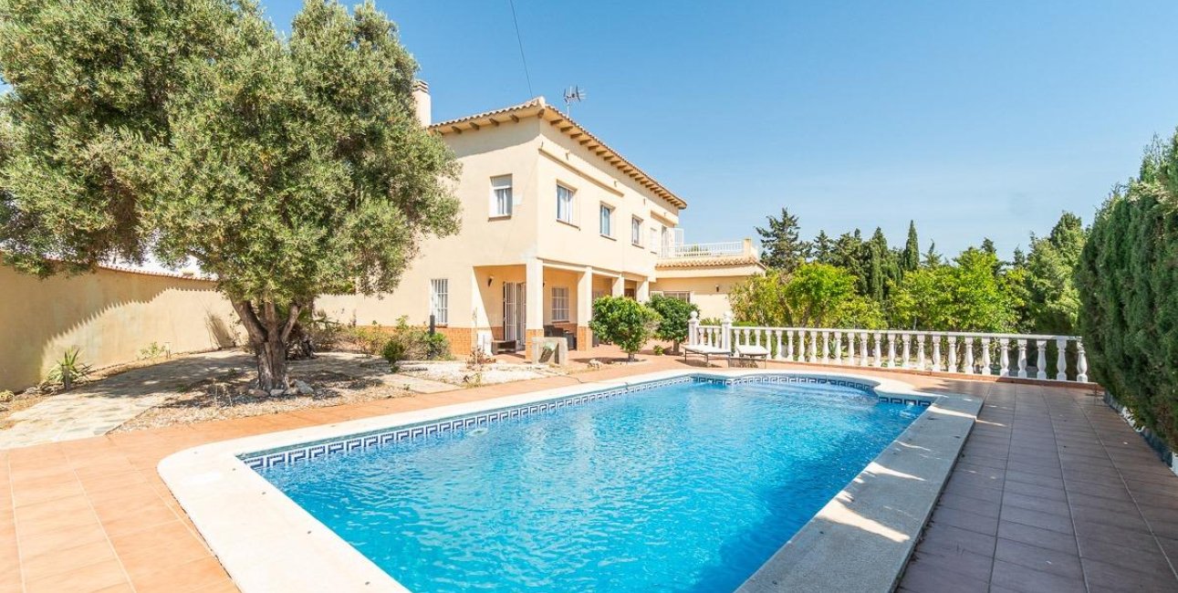 Resale - Villa -
Torrevieja - Cala de cabo cervera