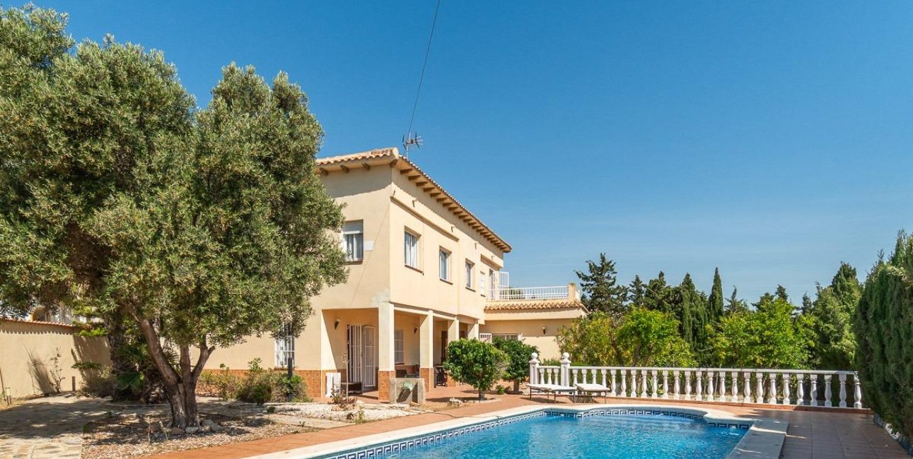 Resale - Villa -
Torrevieja - Cala de cabo cervera