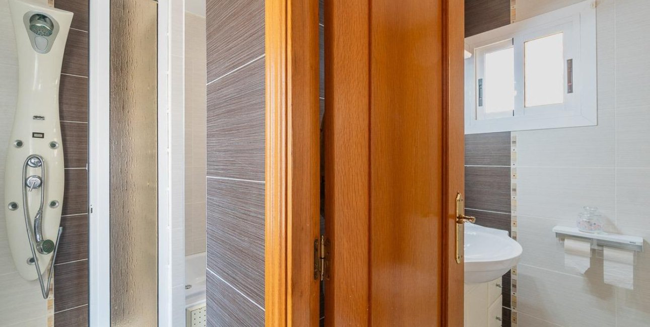 Resale - Villa -
Torrevieja - Cala de cabo cervera