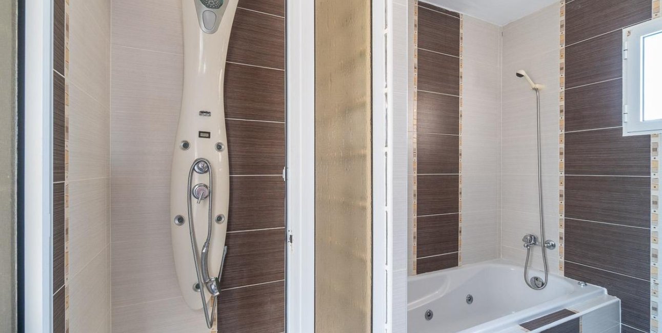 Resale - Villa -
Torrevieja - Cala de cabo cervera