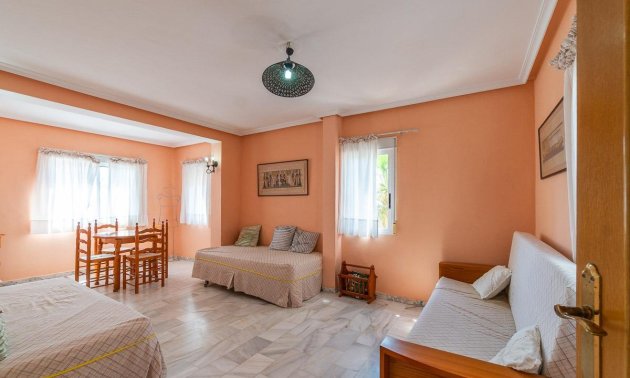 Resale - Villa -
Torrevieja - Cala de cabo cervera