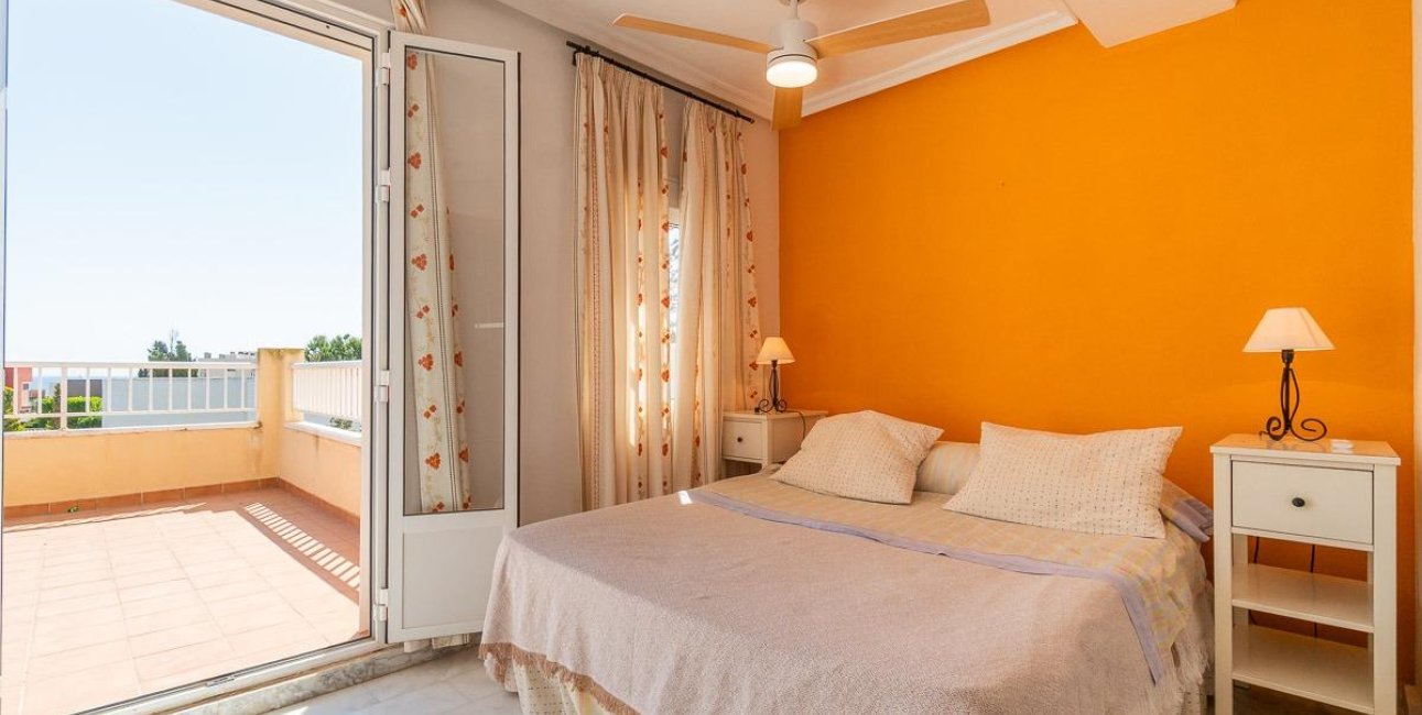 Resale - Villa -
Torrevieja - Cala de cabo cervera