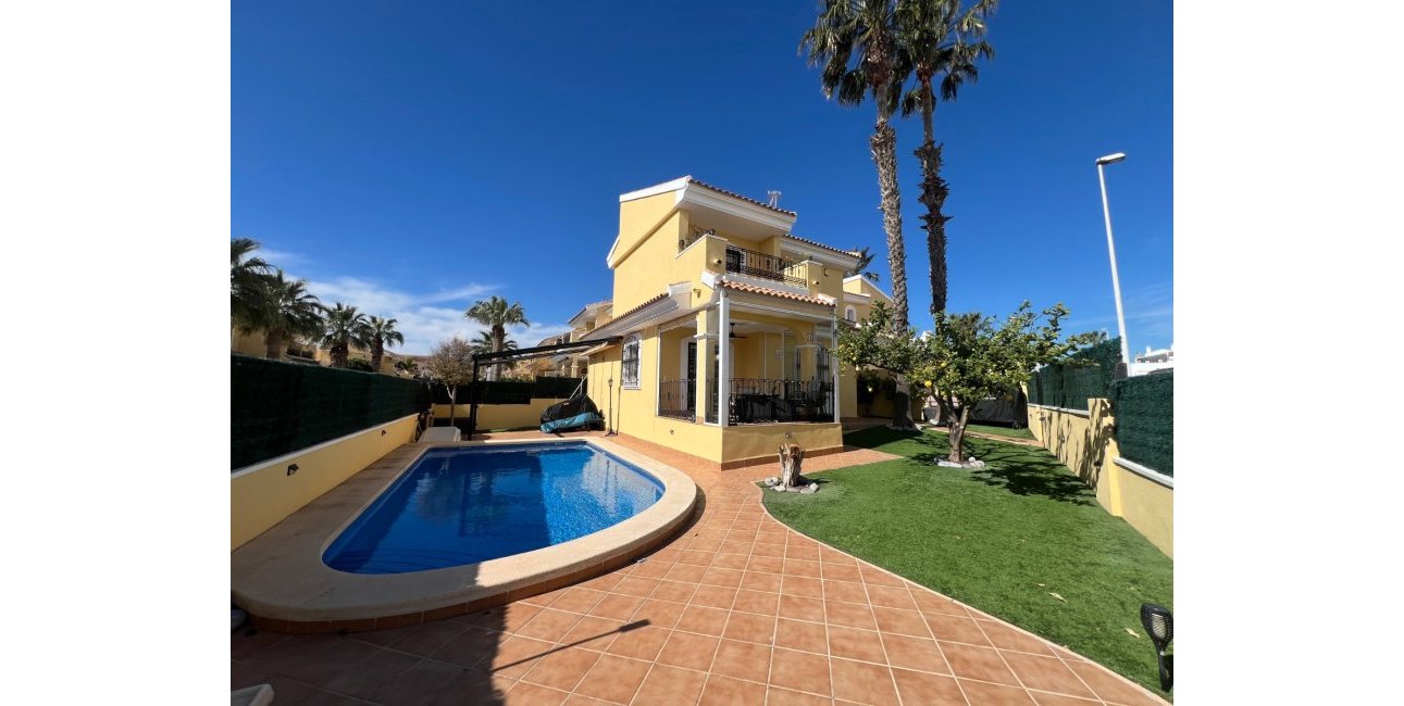 Resale - Villa -
Orihuela Costa - Los Dolses
