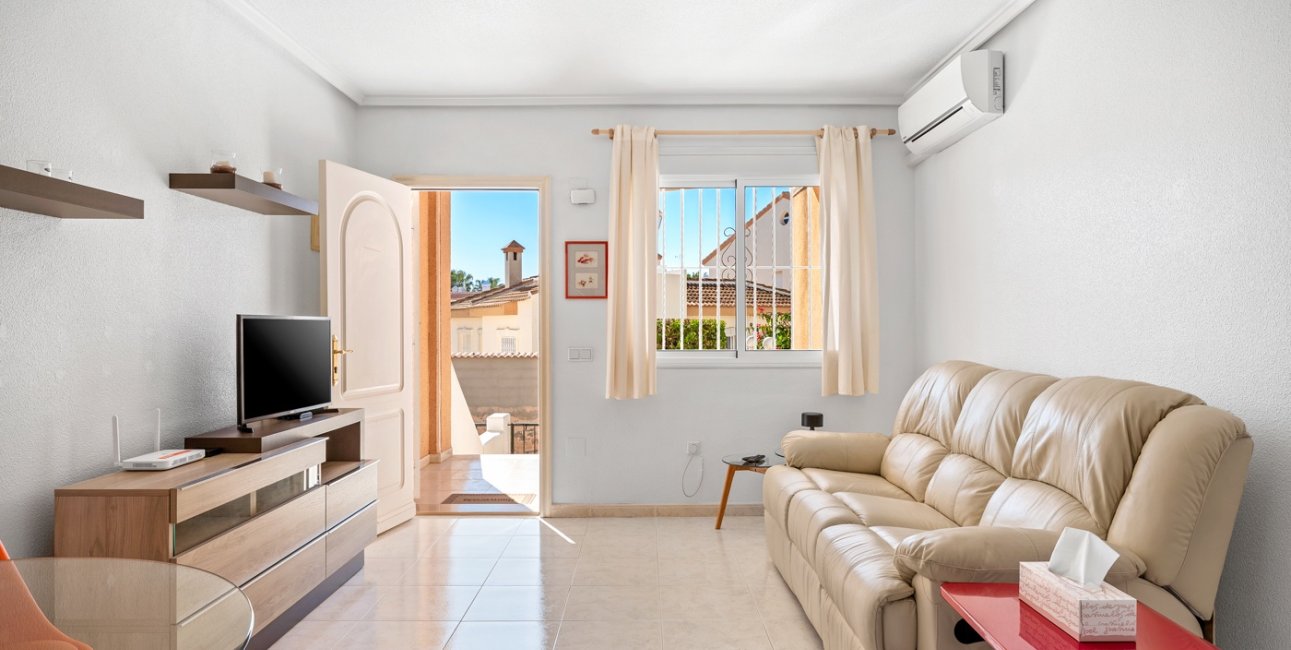 Resale - Townhouse -
Ciudad Quesada - Doña Pepa