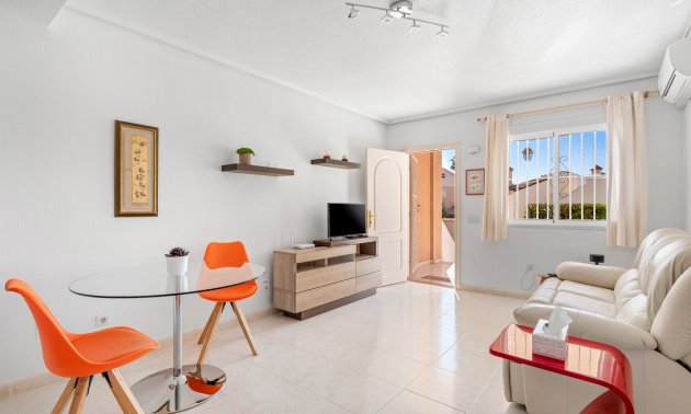 Resale - Townhouse -
Ciudad Quesada - Doña Pepa