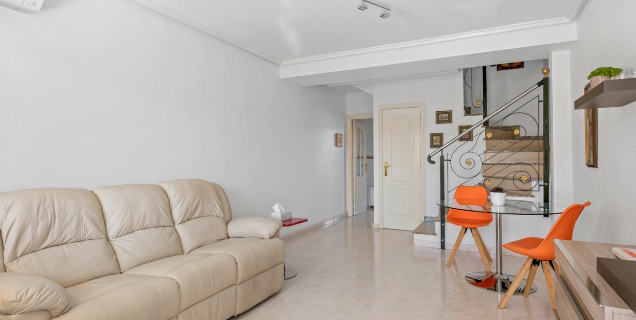 Resale - Townhouse -
Ciudad Quesada - Doña Pepa