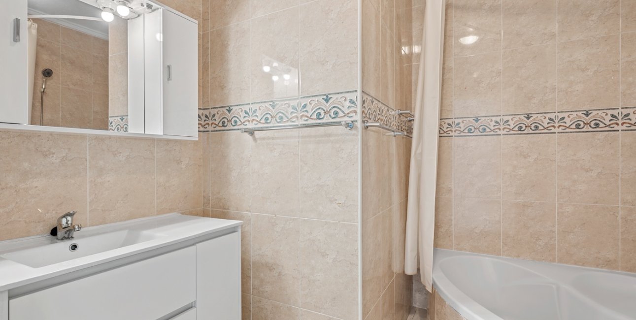 Resale - Townhouse -
Ciudad Quesada - Doña Pepa