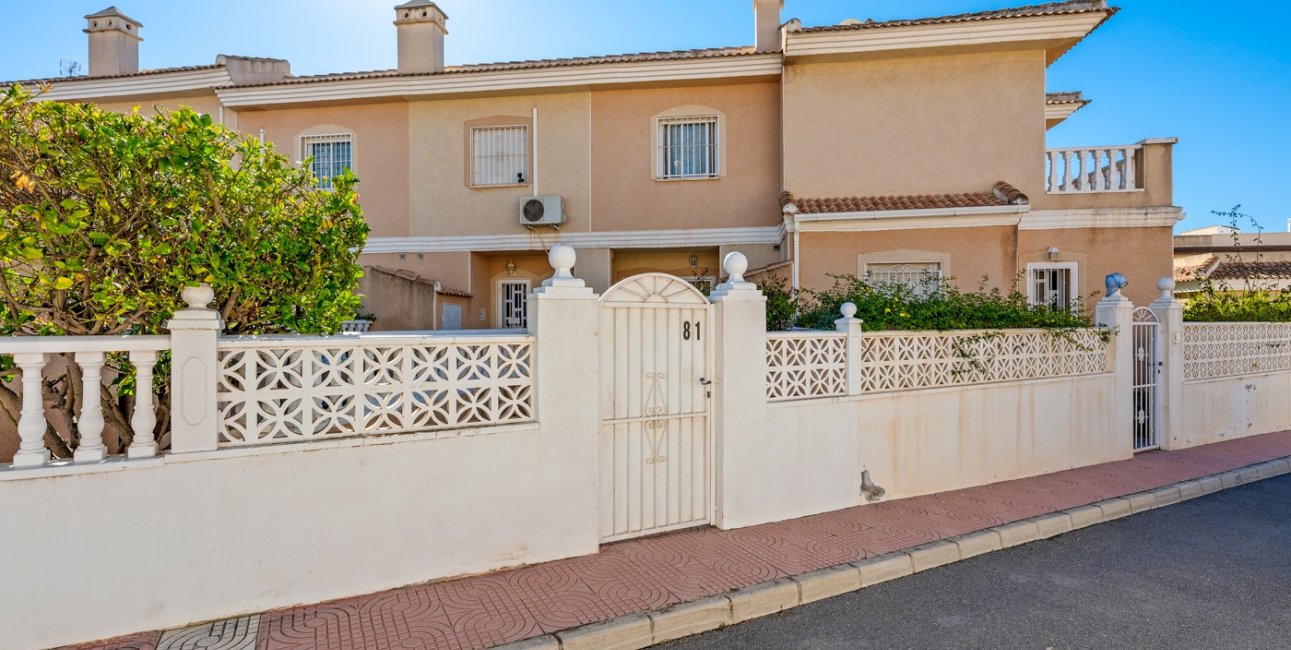 Resale - Townhouse -
Ciudad Quesada - Doña Pepa