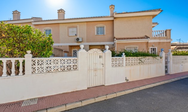 Resale - Townhouse -
Ciudad Quesada - Doña Pepa