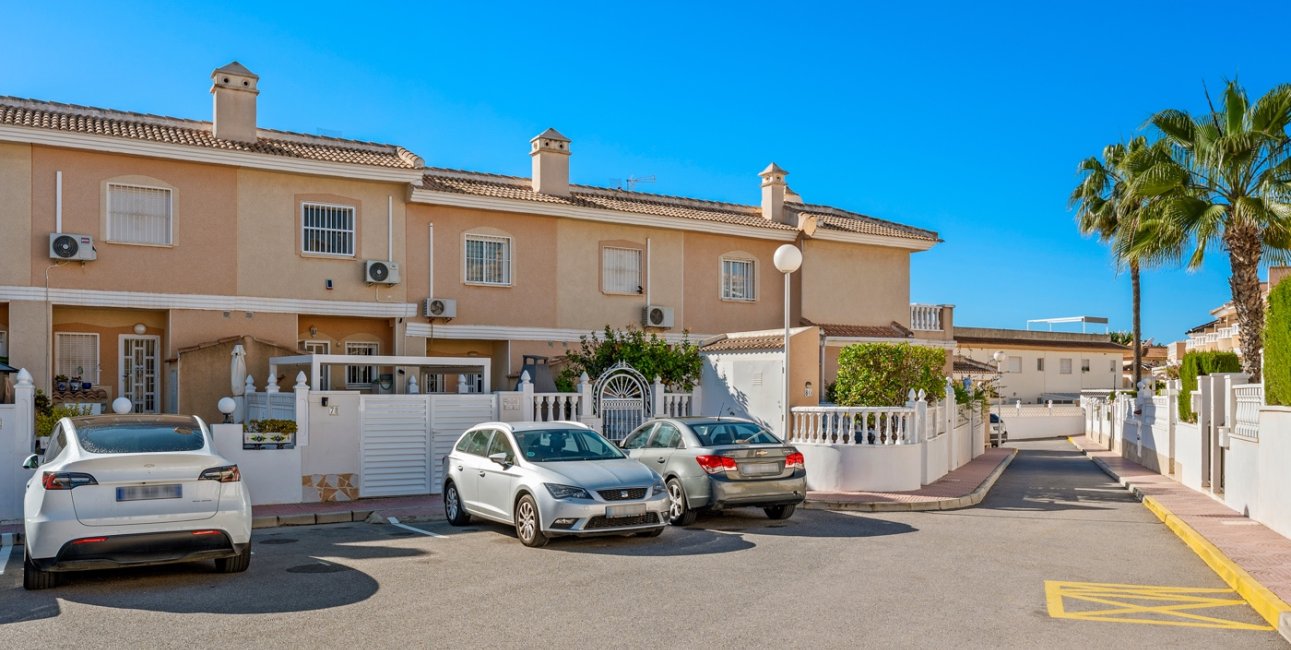 Resale - Townhouse -
Ciudad Quesada - Doña Pepa