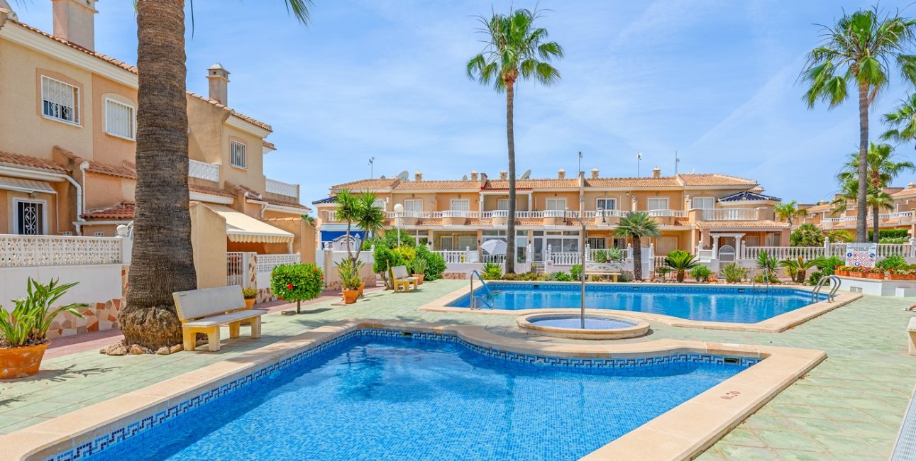 Resale - Townhouse -
Ciudad Quesada - Doña Pepa