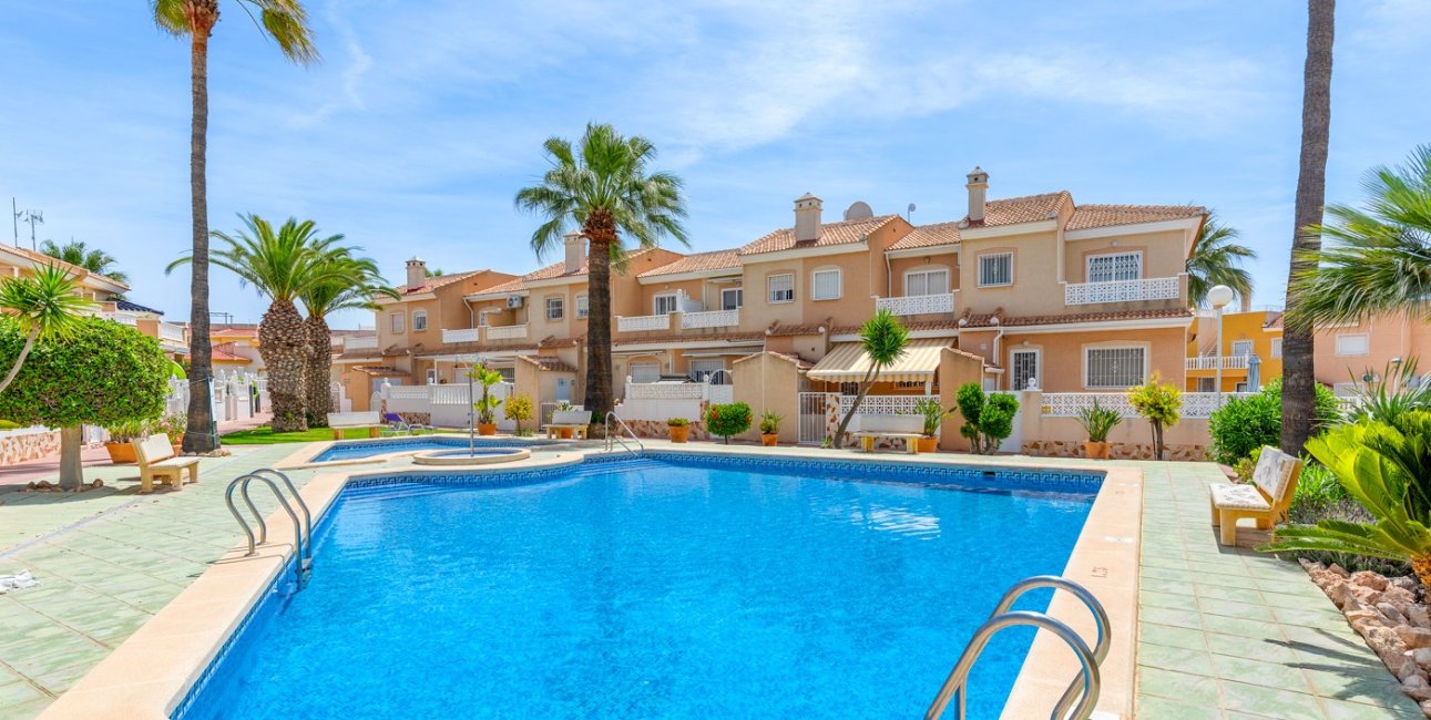 Resale - Townhouse -
Ciudad Quesada - Doña Pepa